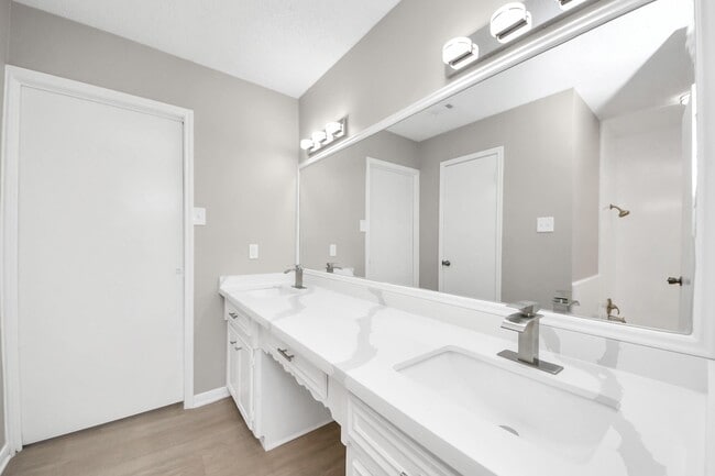 Building Photo - 6222 Vickijohn Dr