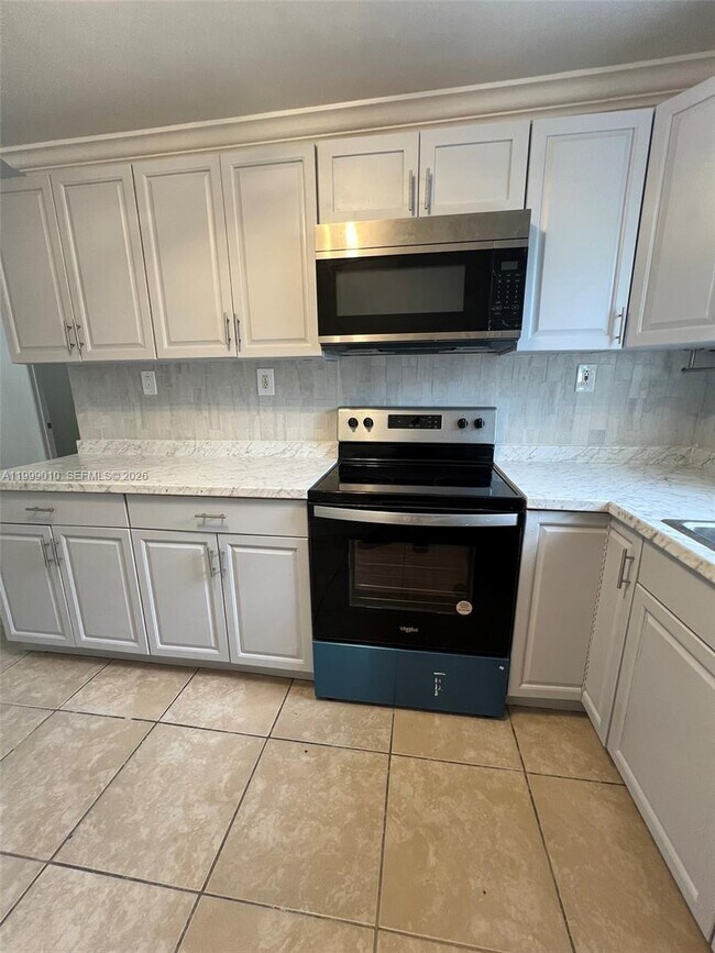 Building Photo - 6018 Plunkett St