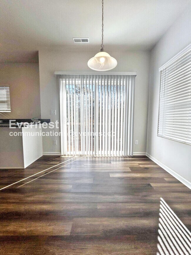 Building Photo - Limited Time Special Offer / 3 Bed, 3 Bath Home with Garage / Pet-Friendly / Vouchers Accepted / ...