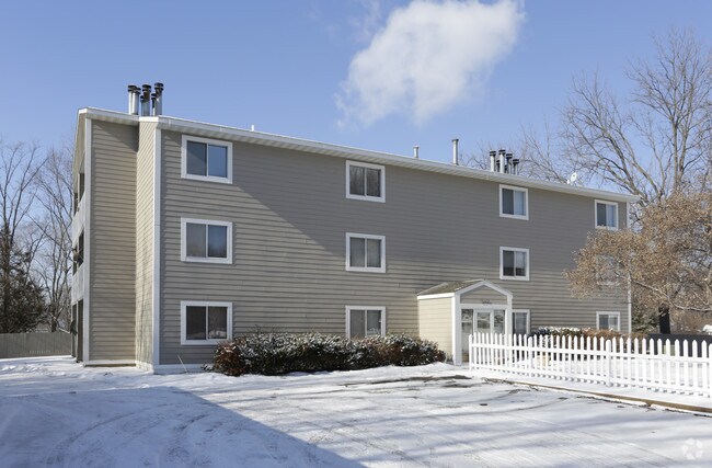 Primary Photo - Winthrop Court