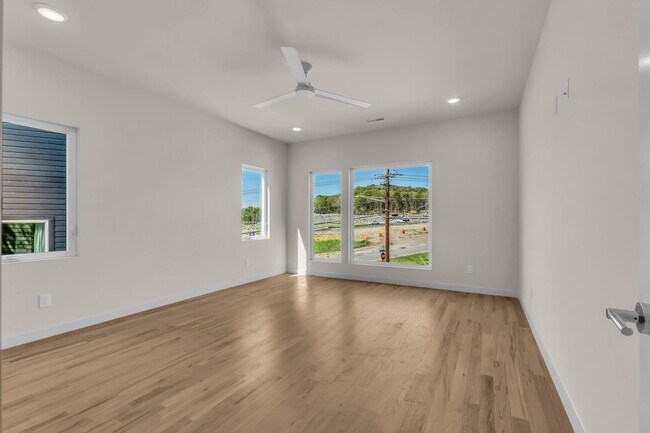 Building Photo - Amazing New Construction in North Nashville!