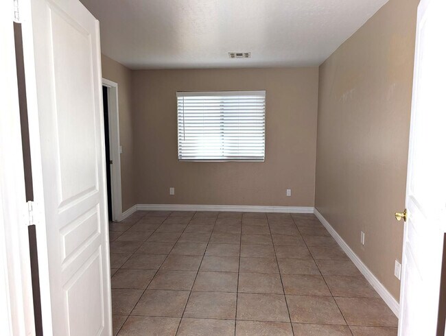 Building Photo - 4226 N 92nd Ln