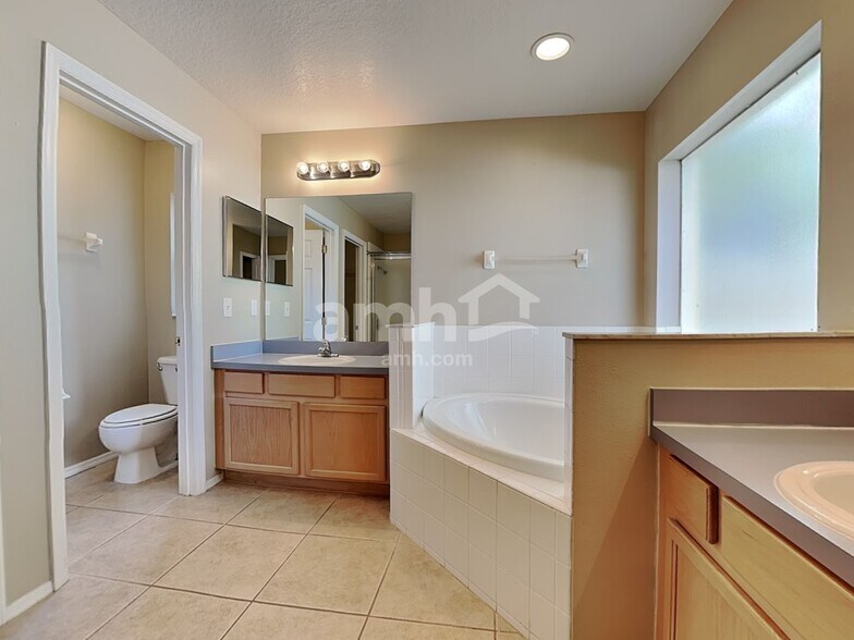 Building Photo - 2325 Ole Hickory Dr