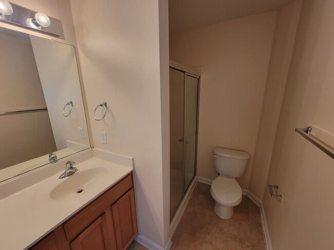 Building Photo - 142 Queensberry Ct