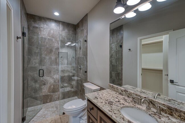 Building Photo - 301 Sunray