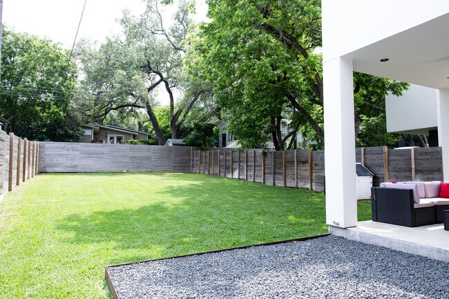 Building Photo - 507 S Park Dr