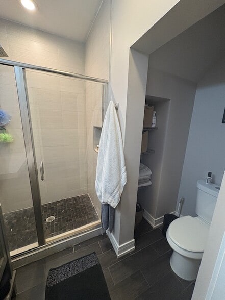 Bath - 2336 N Southport Ave