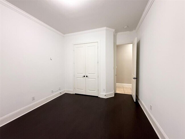 Building Photo - 5711 Stern Springs Ln