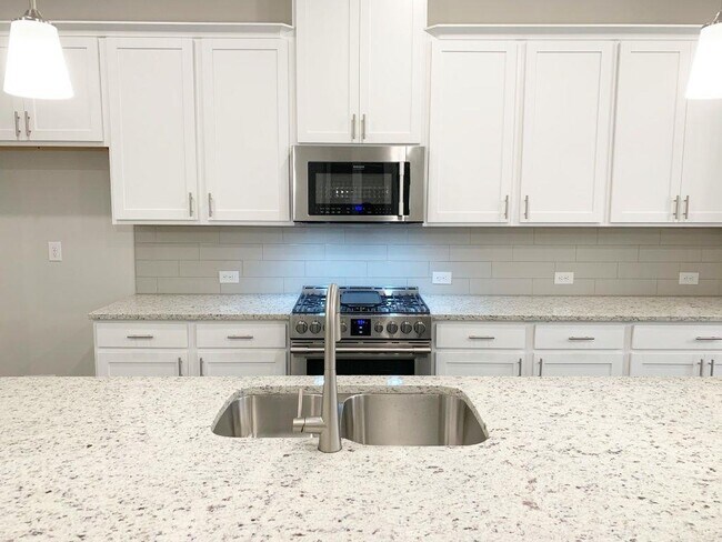 Building Photo - 6023 Skellig St