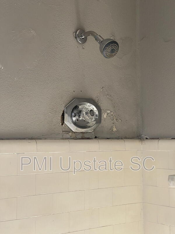 Building Photo - 181 N Fairview Ave