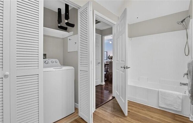 Building Photo - 160 S Hudson Ave