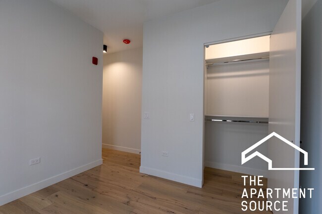 Building Photo - 1712 Oak Ave