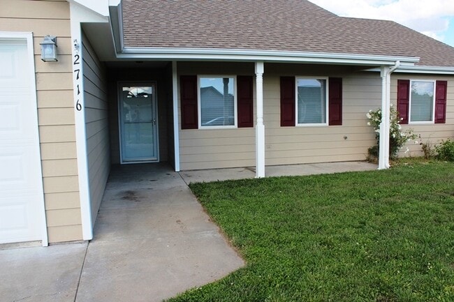 Building Photo - Great home in East Manhattan! *UPDATED PHOTOS COMING SOON*