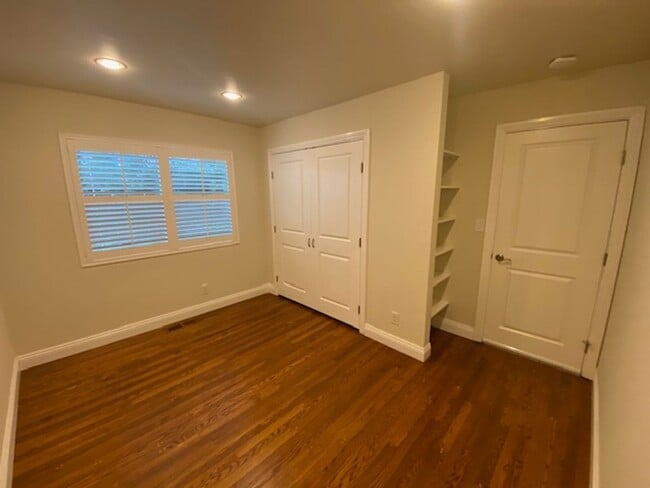 Building Photo - 1122 Miles Ave