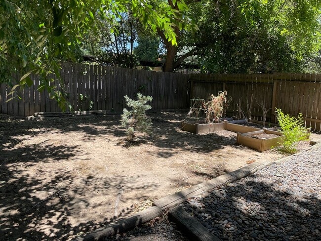 Building Photo - 4830 Suncrest Way