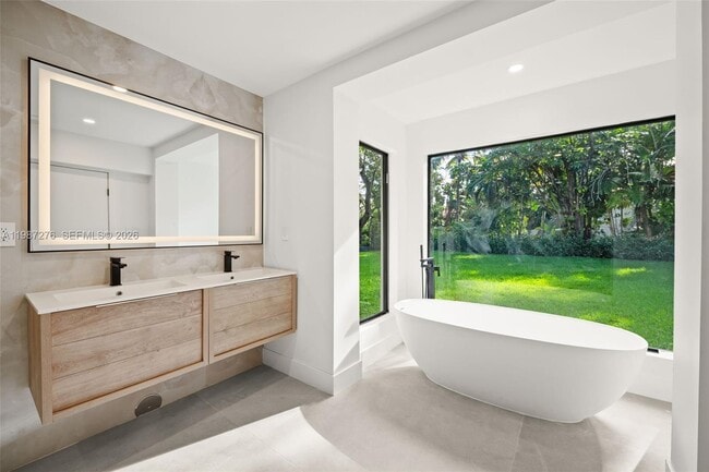 Building Photo - 235 NE 91st St