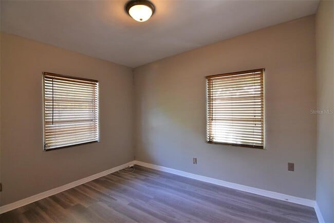 Building Photo - 1501 Vantage Dr