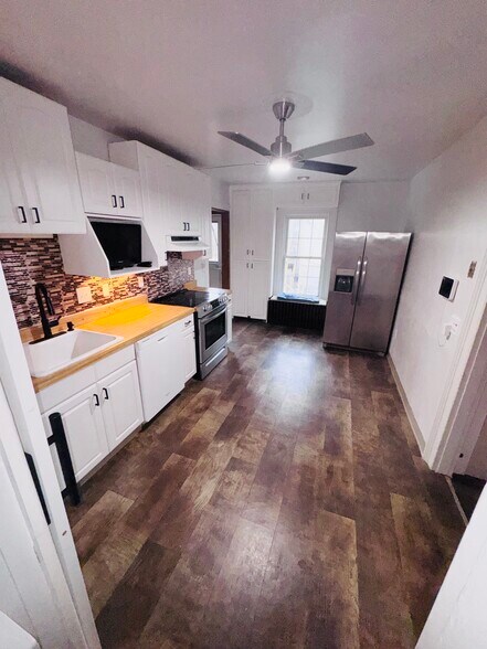 Large kitchen - 412 Pearl Lake Rd