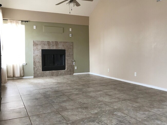 Building Photo - West El Paso 3 bed refrig A/C Home with Bonus Loft and Solar!