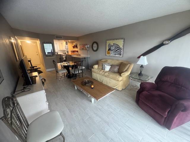 Building Photo - 121 Country Club Dr