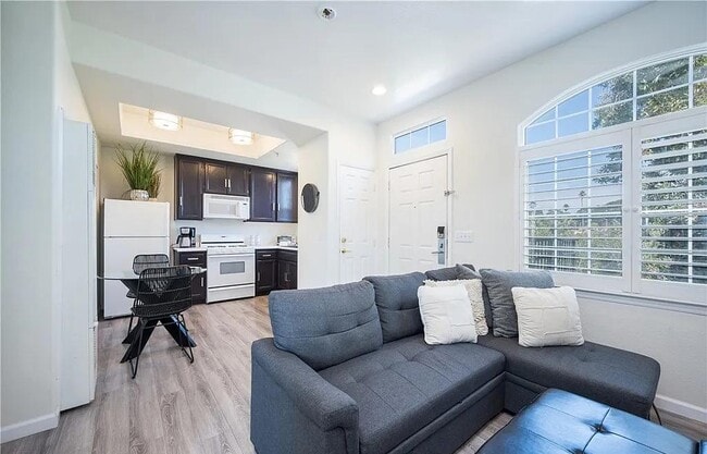 Building Photo - 444 Pier Ave