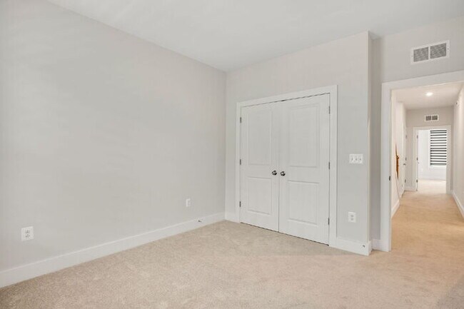 Building Photo - For Rent: Spacious 3-Bedroom Condo in the Heart of Richmond