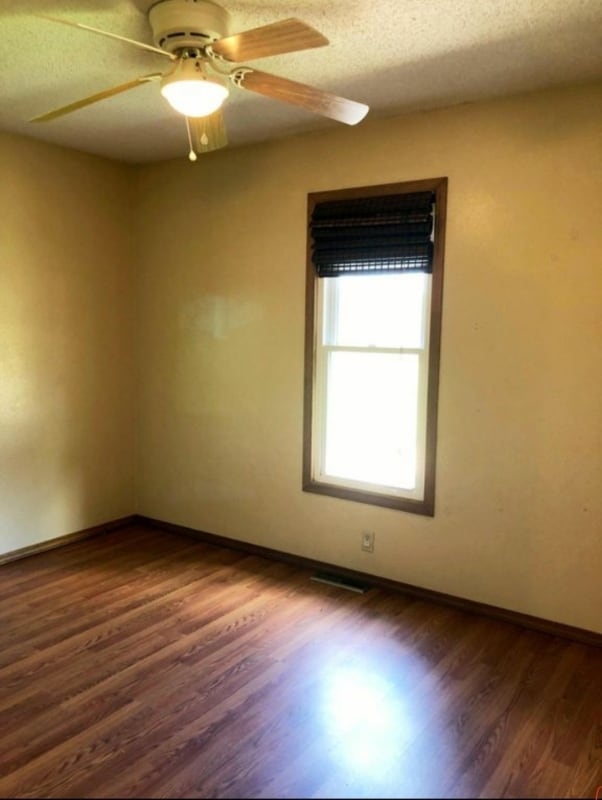 Building Photo - 215 E New Melville Rd