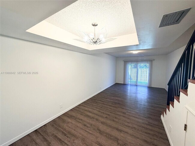 Building Photo - 6131 SW 42nd Ct