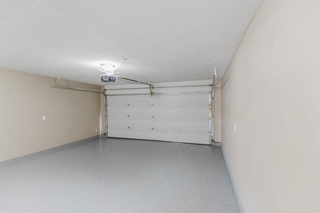 Building Photo - Cute, Clean Brick Home