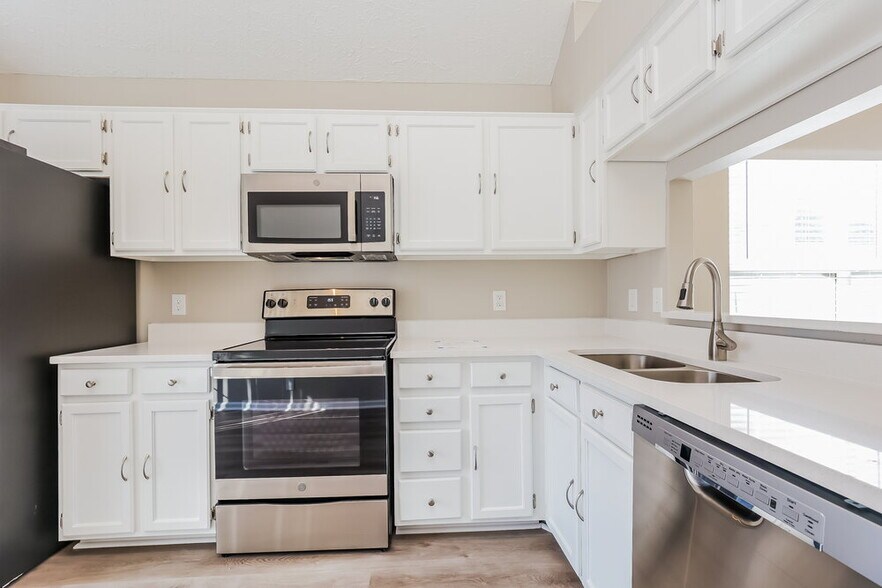 Building Photo - 3521 Glenfalls Dr