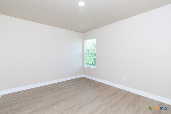 Building Photo - 807 White Meadow Ln