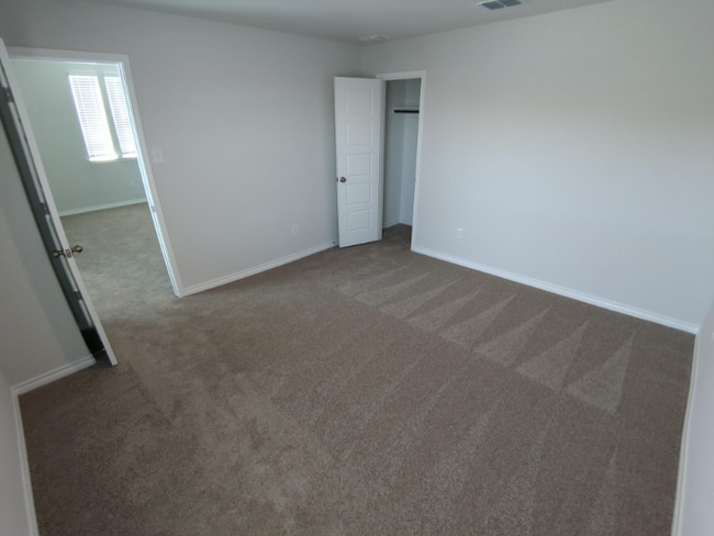 Building Photo - 2436 Dahlia Dr