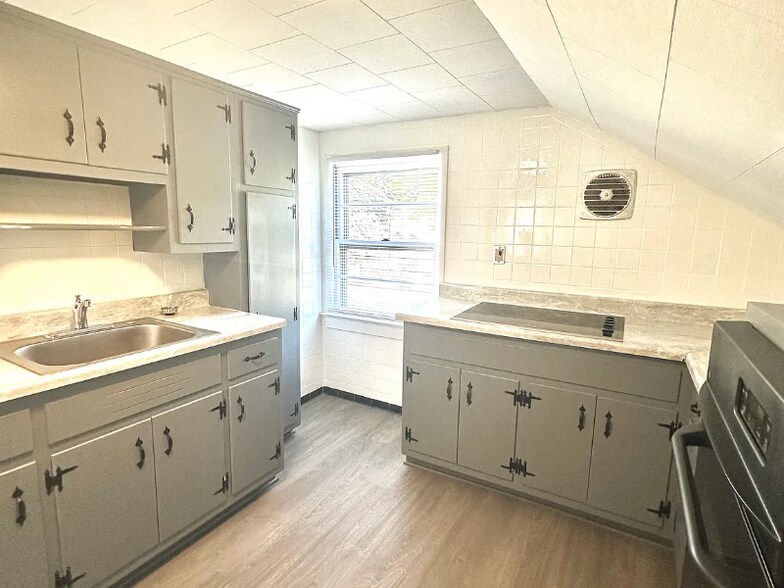 Primary Photo - 109 Grand St