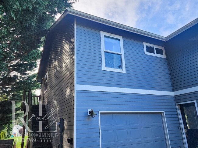 Building Photo - Furnished Poulsbo 1BR with Water Views + F...