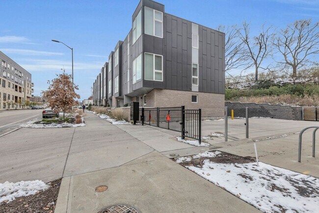 Building Photo - 2712 McGee Trafficway