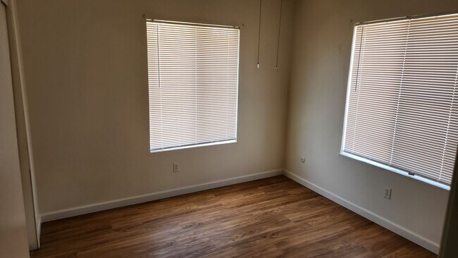 Building Photo - Updated 2 bedroom 2 bathroom condo