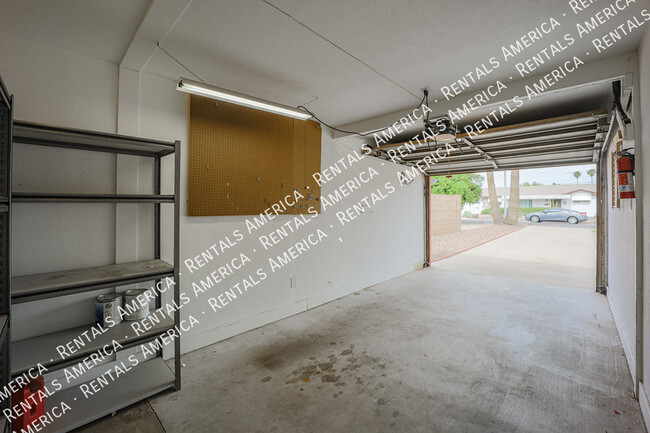 Building Photo - 6847 E Windsor Ave