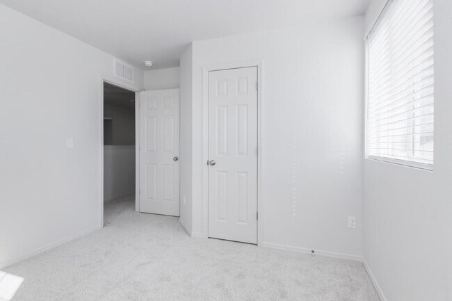 Building Photo - Newer 4 Bed / 2.5 Bath House For Rent _ Pl...