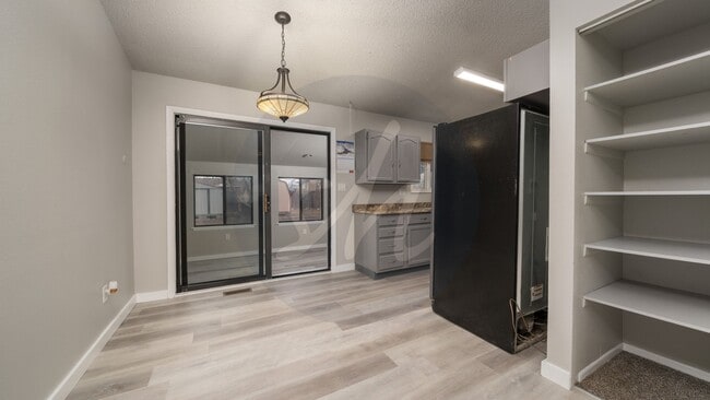 Building Photo - Great Home in Colorado Springs with 2 Car Garage