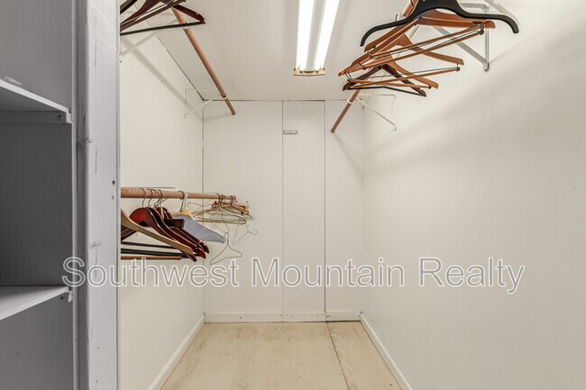 Building Photo - 10546 E Boise St