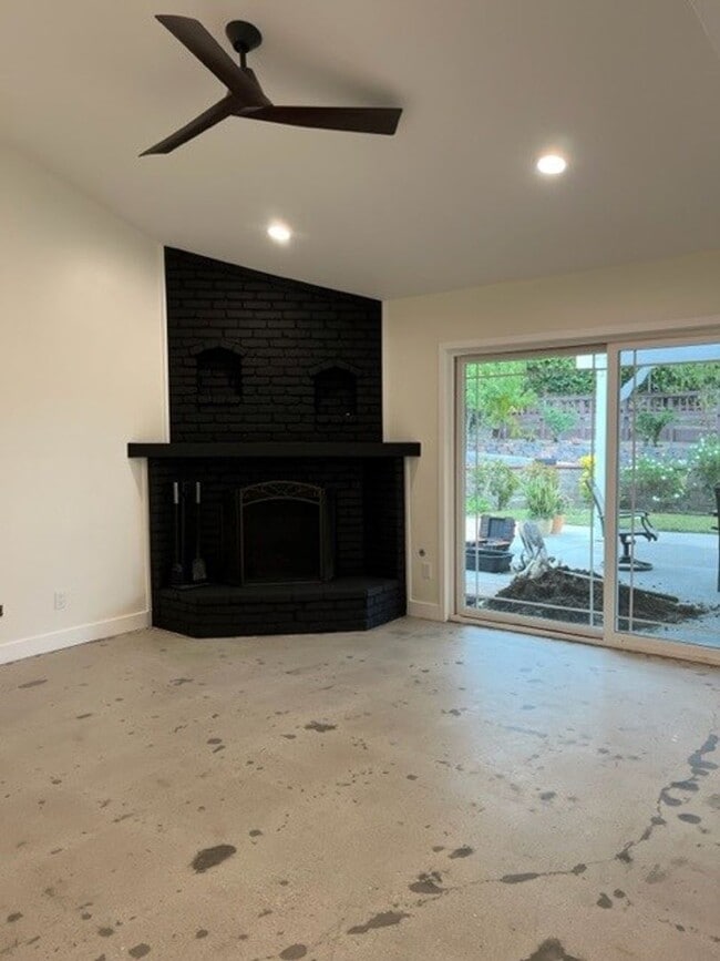 Building Photo - 3276 Valarie Ave