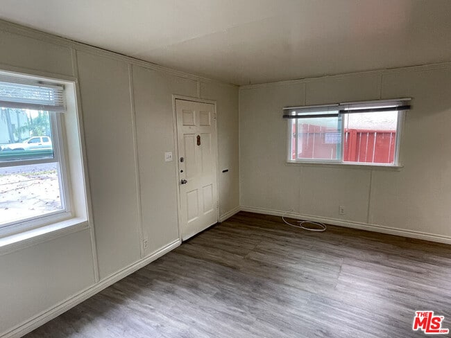 Building Photo - 351 Temple Ave