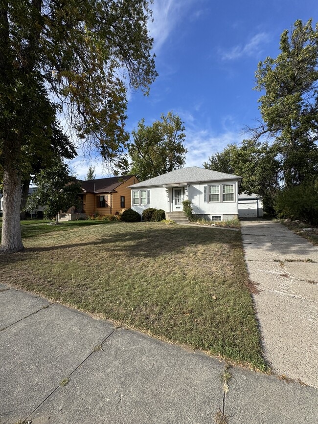 Building Photo - 2127 3rd Ave N