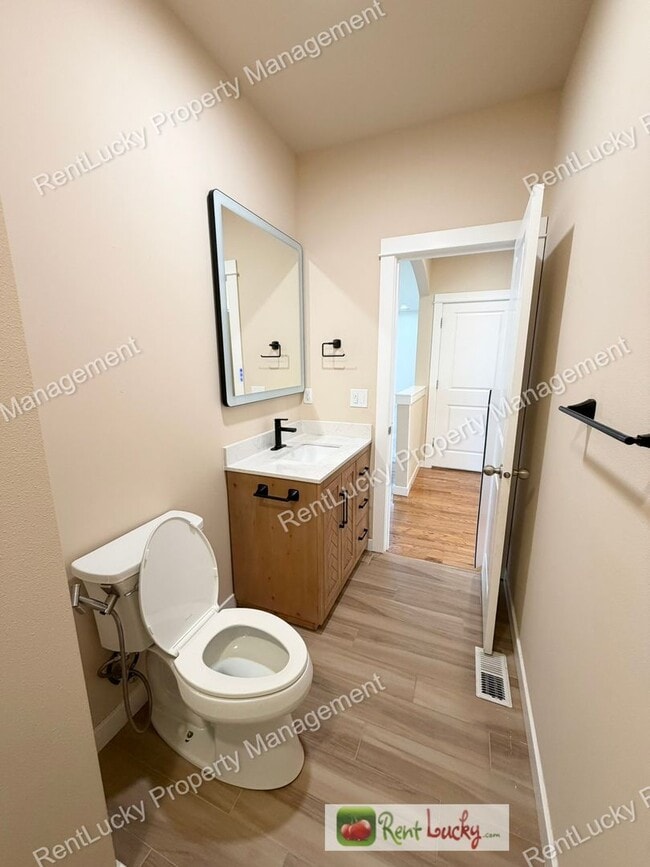 Building Photo - Amazing 5 Bedroom Home in Bothell with Gorgeous Finishes and Large Family Room!