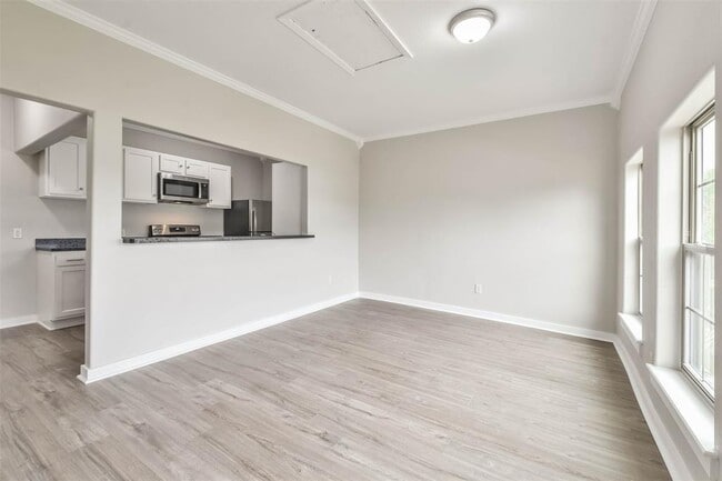 Building Photo - 329 E Washington Ave