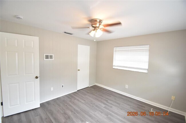 Building Photo - 3273 Harbor Lake Dr