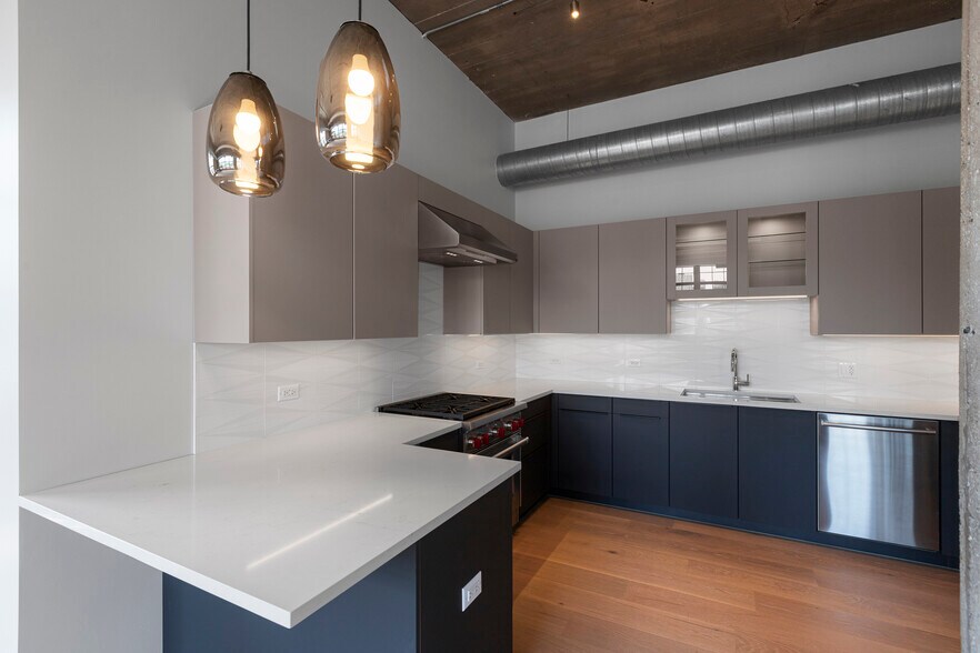Building Photo - 17 N Loomis St