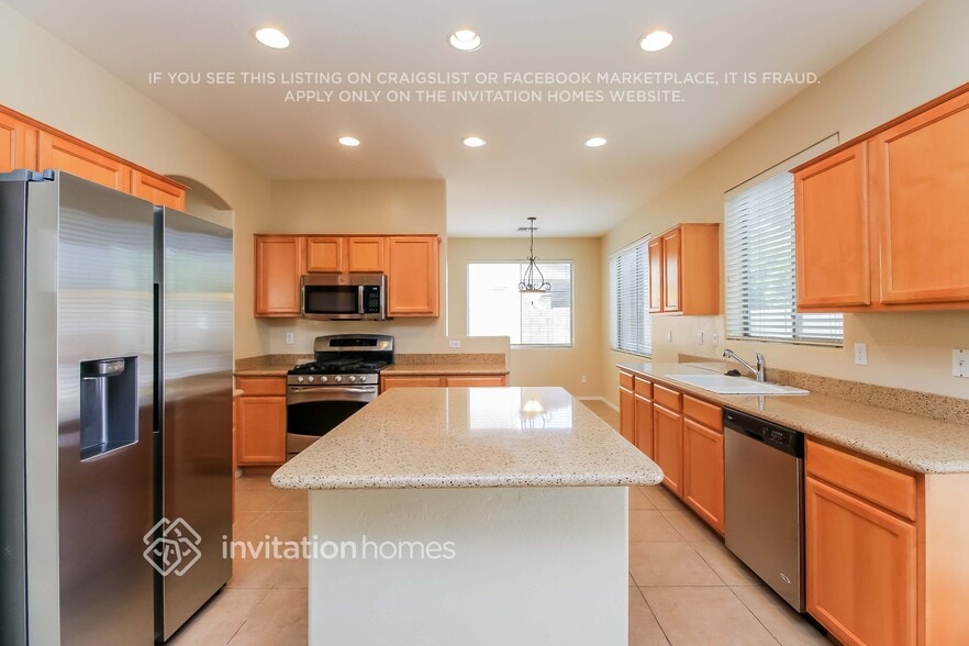 Building Photo - 7035 S San Jacinto Ct