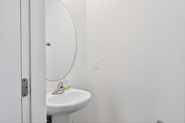 Building Photo - Available now! Stunning 3-Bedroom Home in Meredith Woods