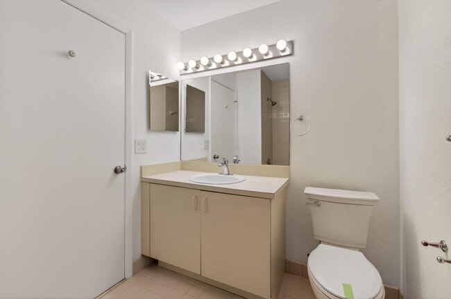 Building Photo - 6425 96th Pl S